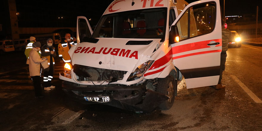 Yozgat'ta hamile kadın kaza yapan ambulansta bebek dünyaya getirdi