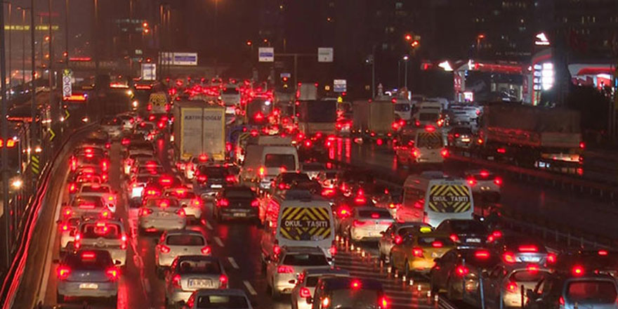 Yasak öncesi İstanbul'da trafikte yoğunluk