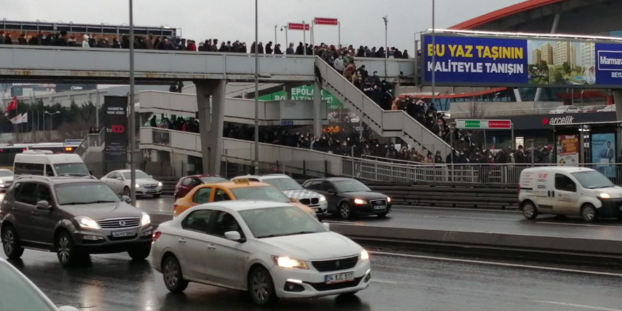 İstanbul'da iş çıkışı çilesi! Koronaya davetiye çıkaran görüntüler