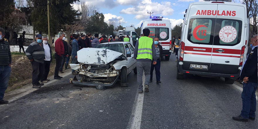 Muğla'da servis minibüsü ile otomobil çarpıştı!