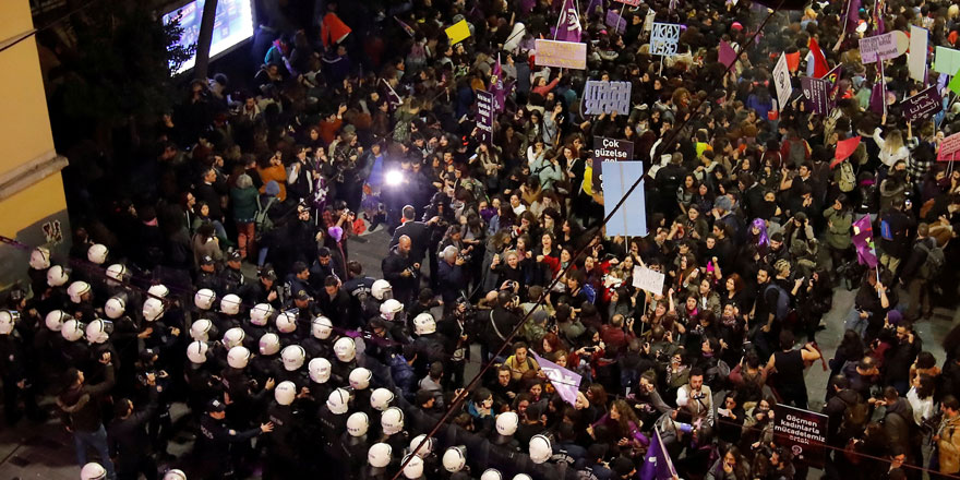 İstanbul Valiliği İstiklal Caddesi’ne çıkan yolların kapatılacağını açıkladı!