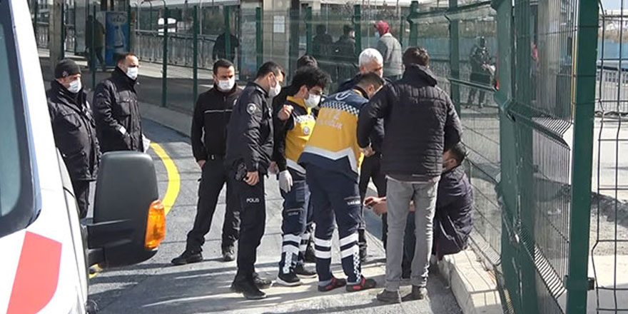 Beylikdüzü'nde metrobüse alınmayın iki kişi dehşet saçtı