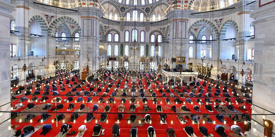 Cuma namazları yeniden yasaklanıyor mu? Nuri Ünal'dan dikkat çeken uyarı