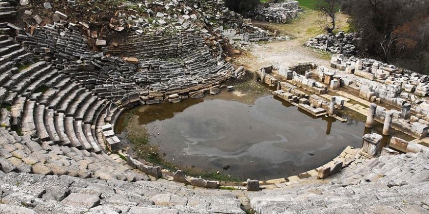'Gladyatörler Şehri'nin tiyatrosu gün ışığına çıkıyor