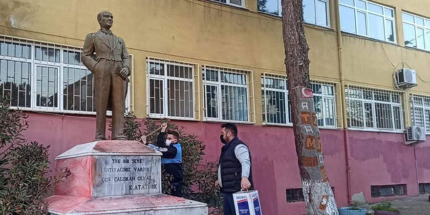 İçişleri Bakanı Süleyman Soylu Tekirdağ'da Atatürk büstüne saldıranın yakalandığını duyurdu!