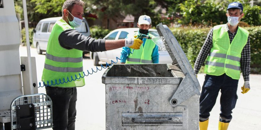 Salgını bir de temizlik işçilerinden dinleyelim! "Elimden gelse üç maske takacağım"