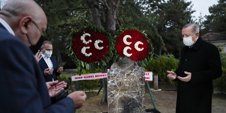 Erdoğan'dan Alparslan Türkeş'in kabrine ziyaret