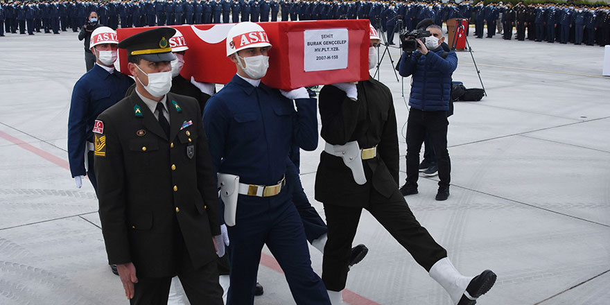 Türk yıldızlarının şehit pilotu Burak Gençcelep memleketine uğurlandı 