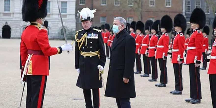 Bakan Hulusi Akar'dan Londra'ya kritik ziyaret