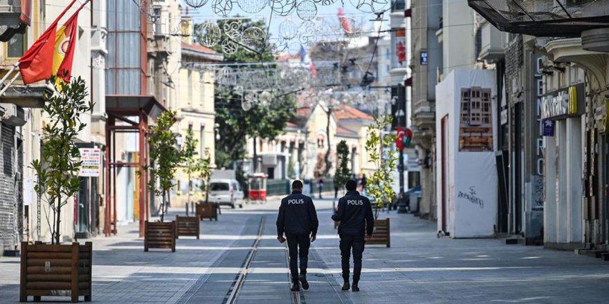 İçişleri Bakanlığı'ndan hafta sonu sokağa çıkma kısıtlamasına ilişkin açıklama! Risk grubuna göre saatler belirlendi