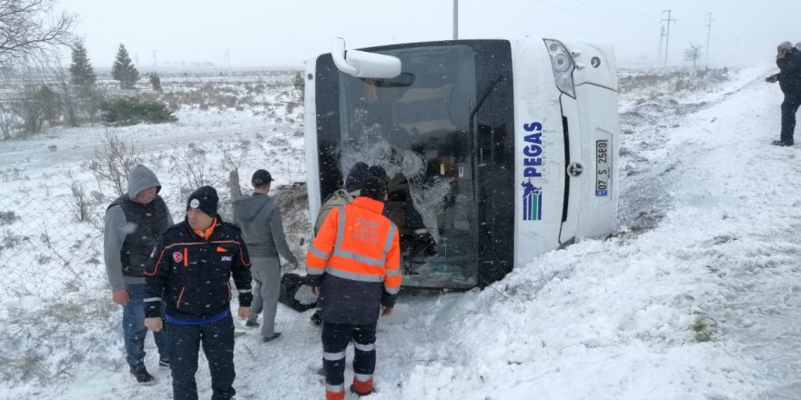 Konya'da feci kaza! 2 otobüs devrildi, çok sayıda yaralı var