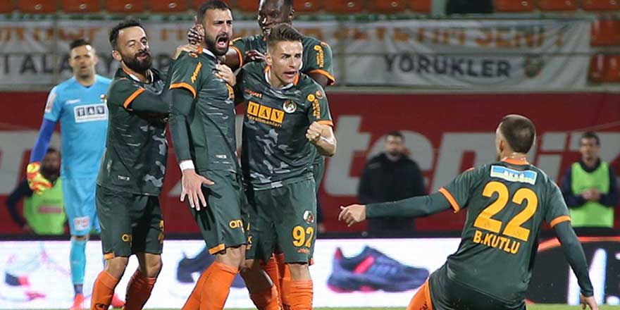 Alanyaspor, geriden gelip kazandı