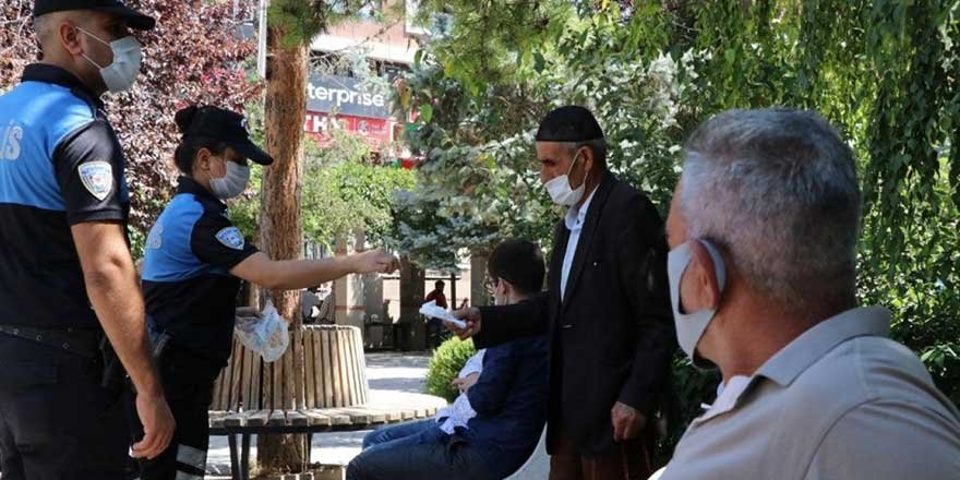 Kısıtlamalarla ilgili merak edilen tüm sorulara yanıt verdi! İçişleri Bakanlığı'ndan kritik açıklama