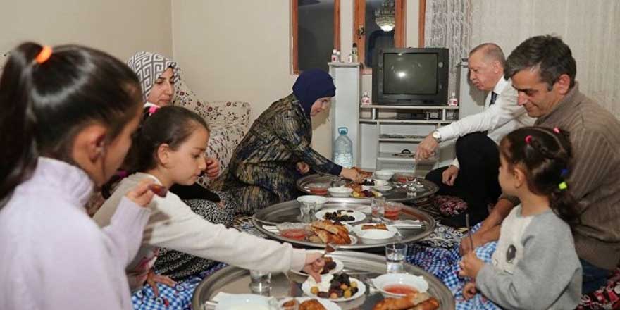 Deniz Zeyrek, Erdoğan'ın misafir olduğu iftarla ilgili ilginç detayı yazdı