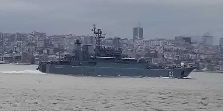 Rus savaş gemileri İstanbul Boğazı'ndan geçti