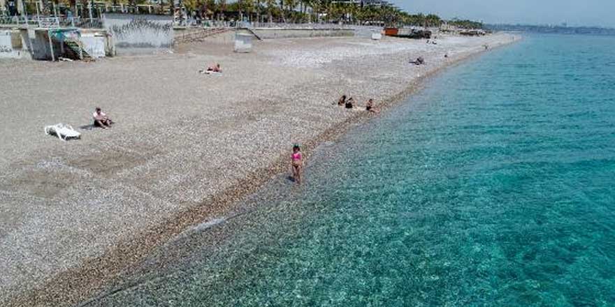 Antalya'da denetimler arttı, sahil boşaldı