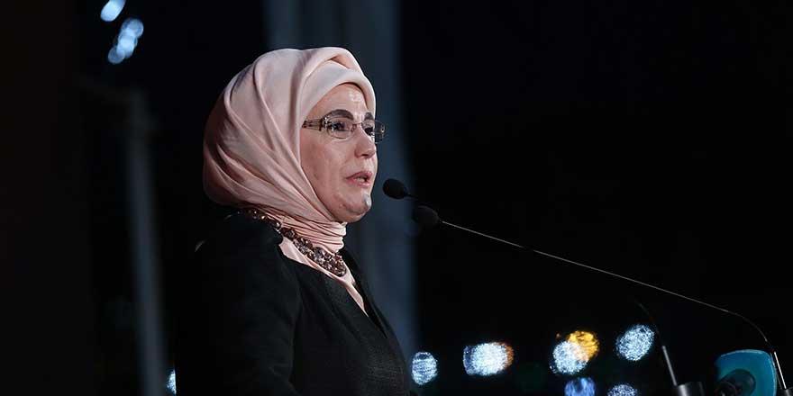 Emine Erdoğan'a yakın gazeteci Sibel Eraslan'dan Ruhsar Pekcan'a ağır gönderme 