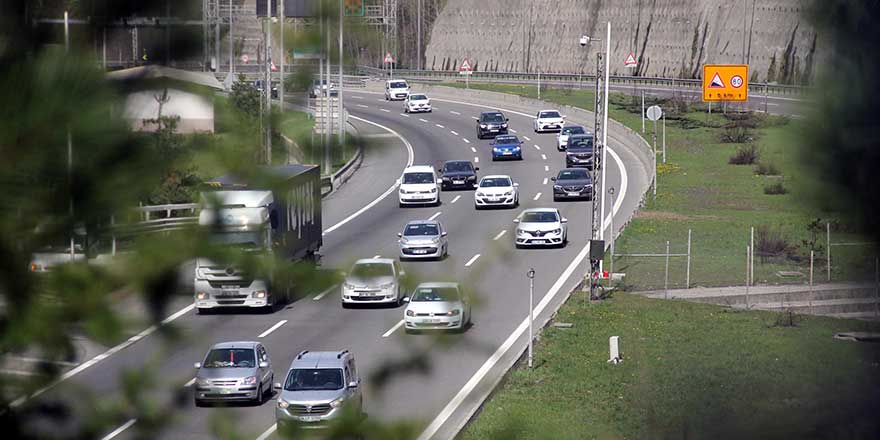 Bolu Dağı Tüneli'nden iki günde yüz binlerce araç geçti!