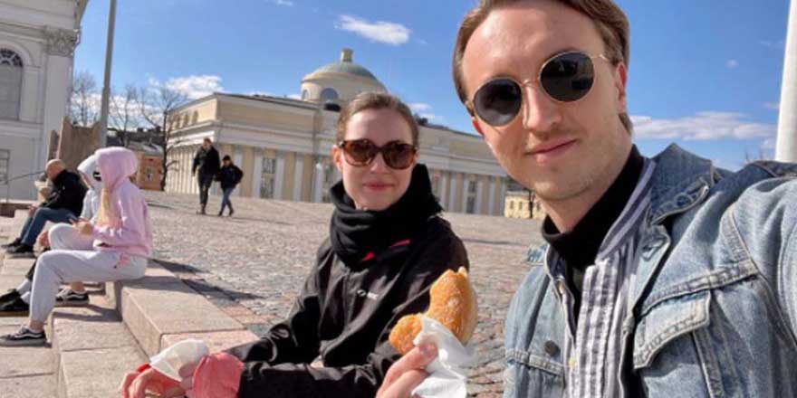 Finlandiya Başbakanı Sanna Marin sokakta donut yerken poz verdi!