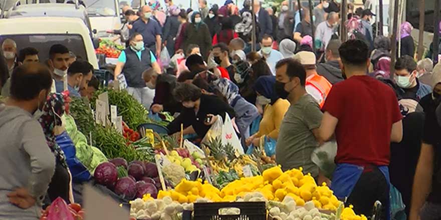 Edirne'de pazarcı esnafına, poşeti açmak için elini diliyle ıslatmasına ceza kesildi