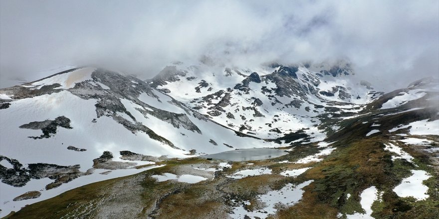 Trabzon yaylaları beyaza büründü