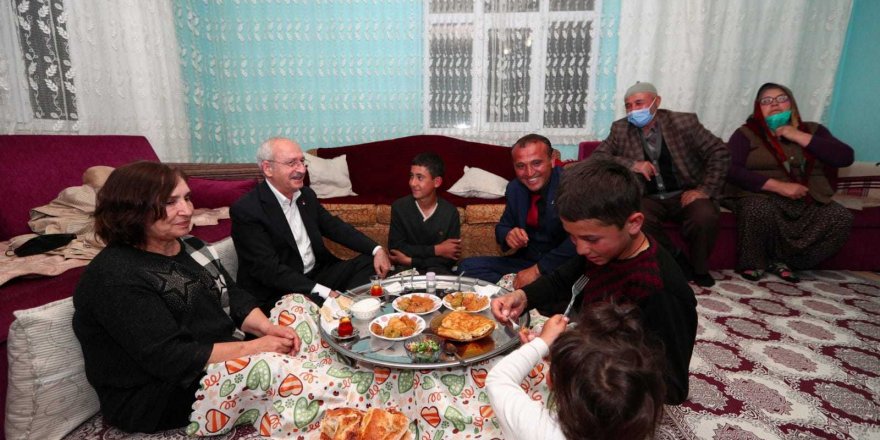 Kemal Kılıçdaroğlu Çubuk'taki linç girişiminde misafir olduğu aile ile iftar yaptı