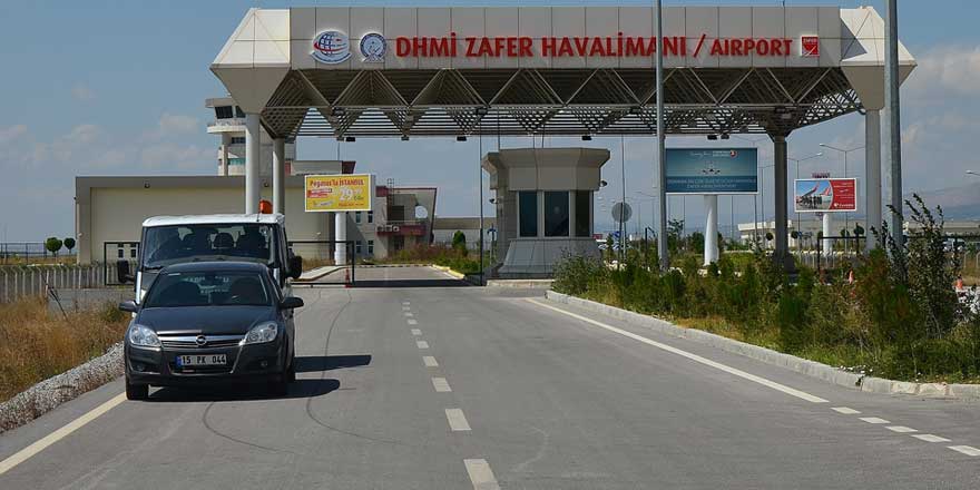 Havalimanı sinek avlıyor 'zafer' müteahhitlerin oldu