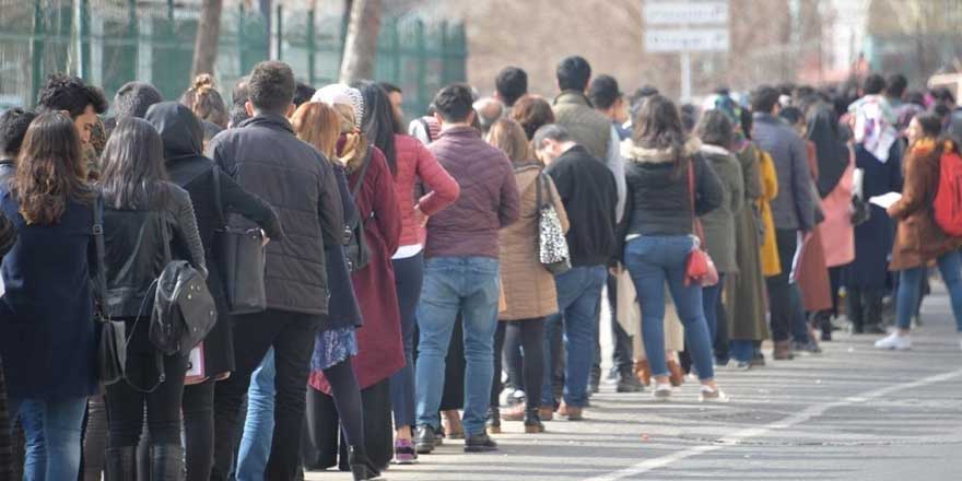 Yılın ilk çeyreğinde işsiz sayısı kaç milyona yükseldi? Gençlerin hali içler acısı