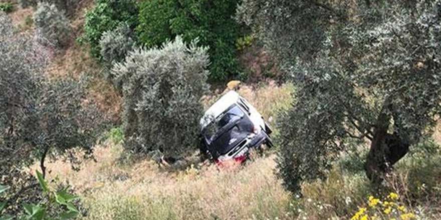 Aydın'da minibüs uçuruma yuvarlandı