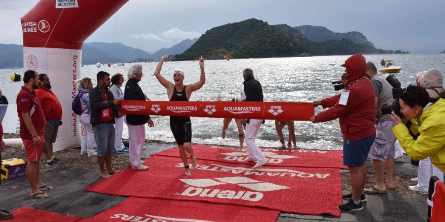 Yüzme yarışında tepki çeken olay!