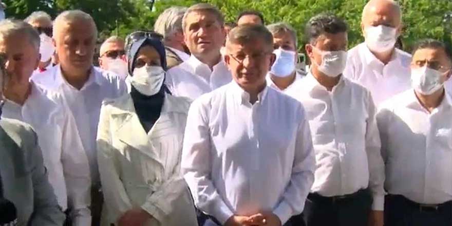 Eski Başbakan Ahmet Davutoğlu'ndan Meclis önünde 'Temiz siyaset' çağrısı