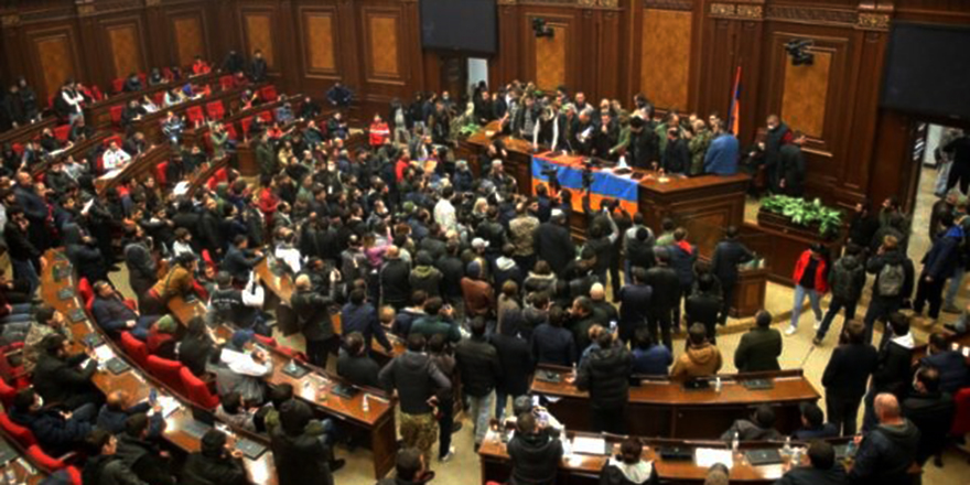 Ermenistan Dışişleri Bakanı Ayvazyan istifa etti