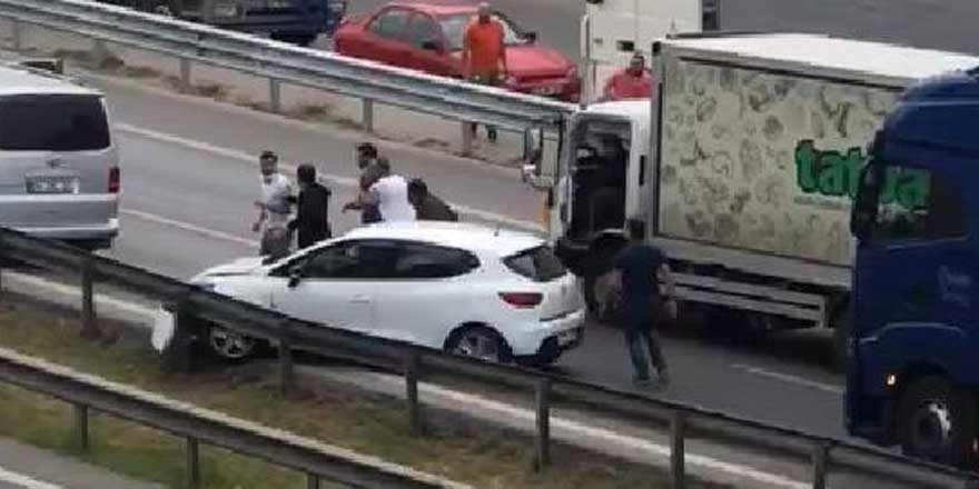 Pendik'te yol kesip dehşet saçtılar 