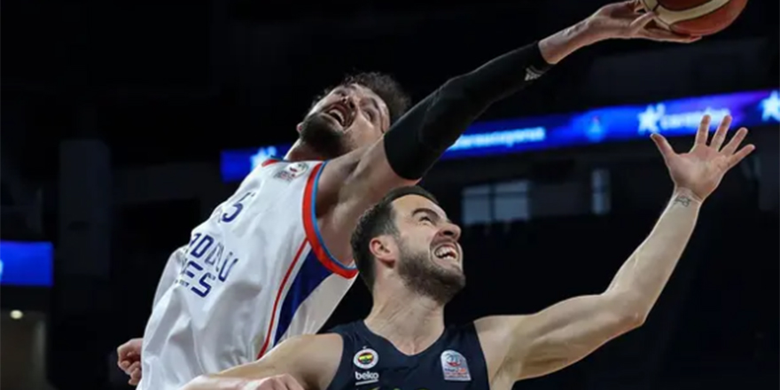 Anadolu Efes - Fenerbahçe Beko maçında kavga çıktı!