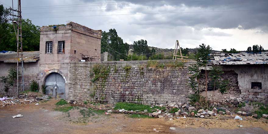 Atatürk 93 yıl önce ziyaret etmişti! Tarihin yazıldığı han kaderine terk edildi