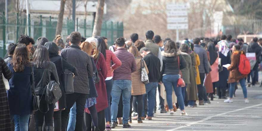 CHP'li Sezgin Tanrıkulu: Her üç gençten ikisi işsiz!