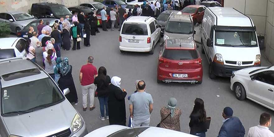 Bakanlık duyurdu aşı için uzun kuyruklar oluştu! Vatandaşlar hastanelere koştu