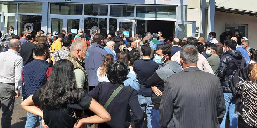 Hastane bahçeleri konser alanına döndü! Aşıya yoğun ilgi