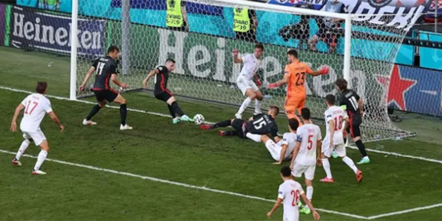 EURO 2020 Avrupa Şampiyonasında İspanya, Hırvatistan'ı uzatmalarda 5-3 yenerek çeyrek finale yükseldi