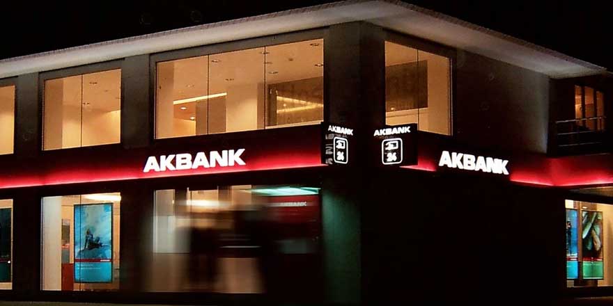 Bankacılık tarihinde bir ilk! Akbank sistemlerinde neler oluyor?