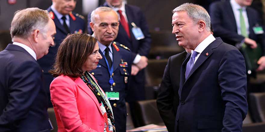 Bakan Akar, İspanyol mevkidaşı ile görüştü