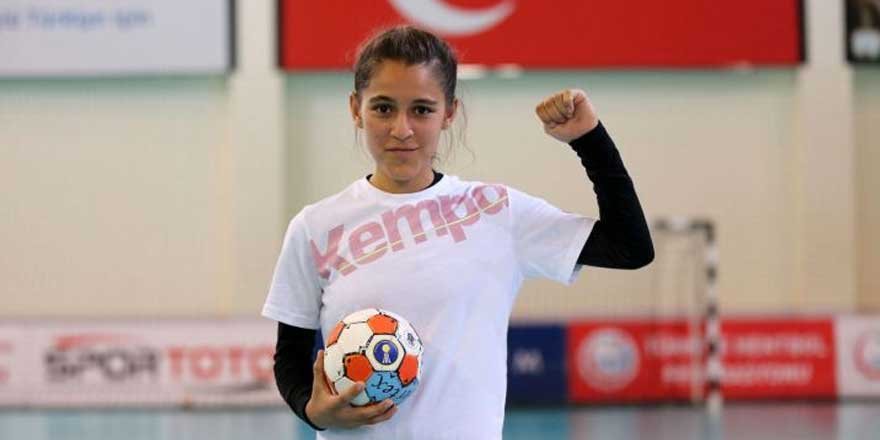 Merve Akpınar'a yüzde 100 eğitim ve spor bursu verildi