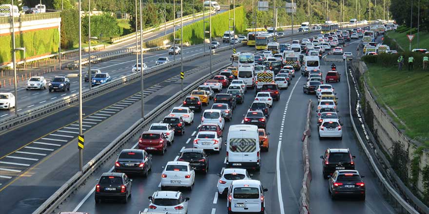 Bayram trafiği erken başladı! 45 dakikalık yol 2 buçuk saat sürüyor