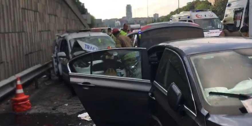 Polis aracıyla otomobil çarpıştı! Çok sayıda yaralı var