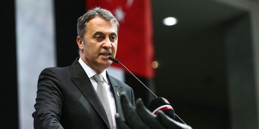 Beşiktaş taraftarından; "Fikret Orman paralar nerede?"