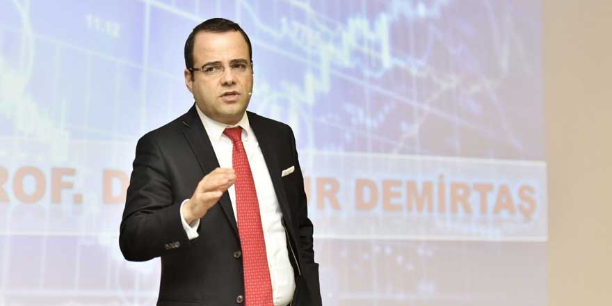 Özgür Demirtaş, "Cumhurbaşkanı adayı ol" diyen takipçisine cevap verdi