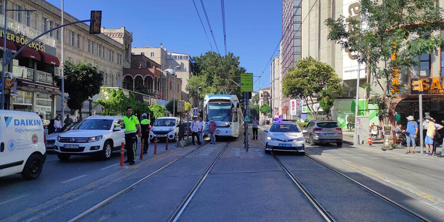 Karaköy'de tramvay yolunda kaza!