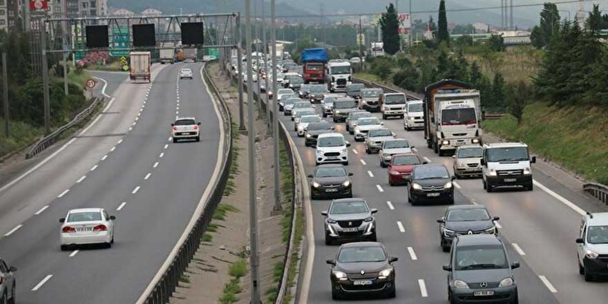 Büyük bayram göçü başladı... 10 kilometrelik araç kuyruğu...