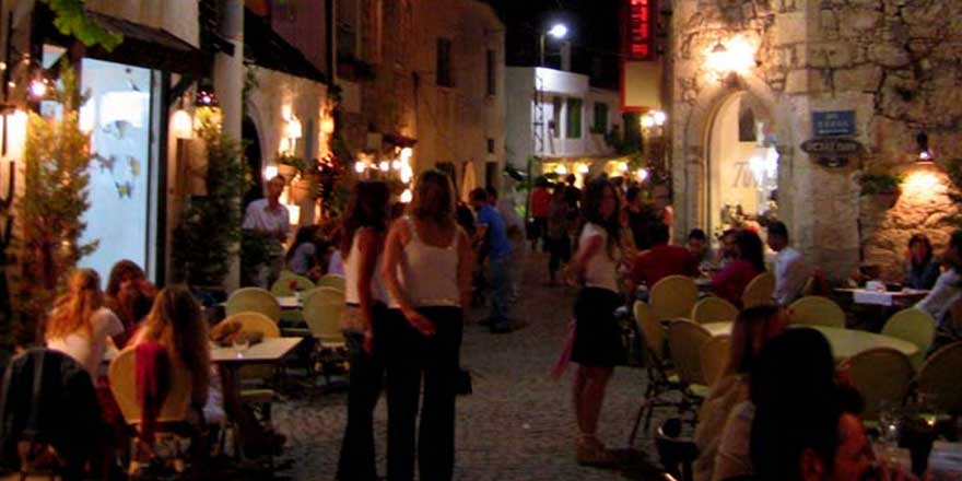 Çeşme'de gece kulübüne saldırı