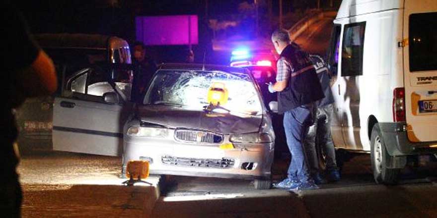 Otomobilden zorla indirilen kadına başka bir araç çarptı